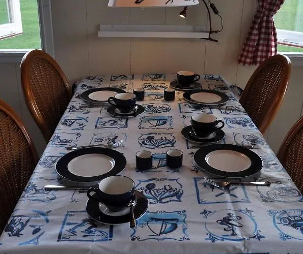 Your Cozy Waggon At The Cows' Paradise Bed and Breakfast