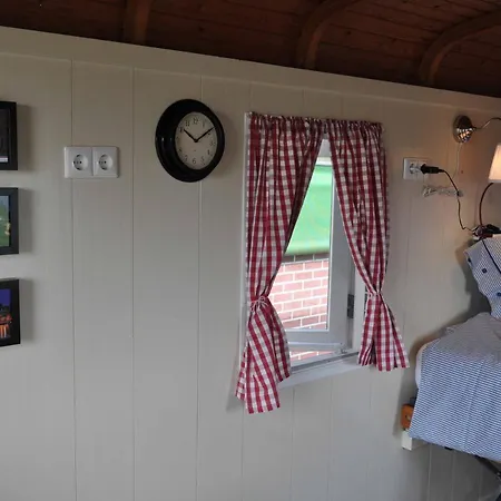 Your Cozy Waggon At The Cows' Paradise Bed & Breakfast *