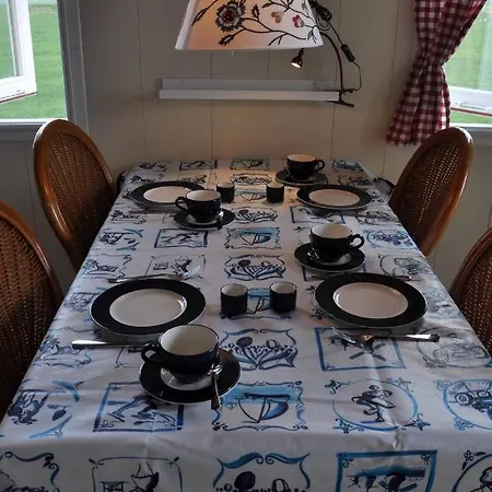 Your Cozy Waggon At The Cows' Paradise Bed and breakfast