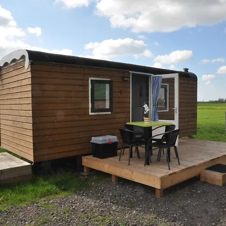 Your Cozy Waggon At The Cows' Paradise Bed & Breakfast *